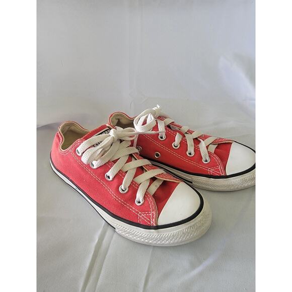 Red Converse Low Top Chuck Taylor Size 1 Youth Boys Or Girls Unisex - Picture 5 of 7